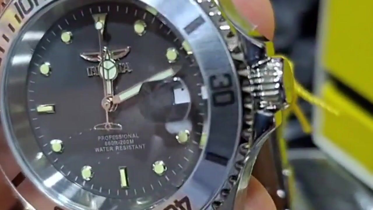 Reloj Invicta Pro Diver para hombre cuarzo (33943) - 40 mm - 2